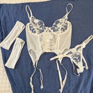 White lace lingerie set